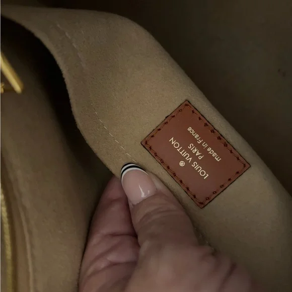 Louis Vuitton Tuffetage On My Side MM Cream and Tan Satchel - Picture 10 of 14